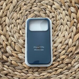 Apple iPhone 17 Pro Silicone Cover - Dark Blue